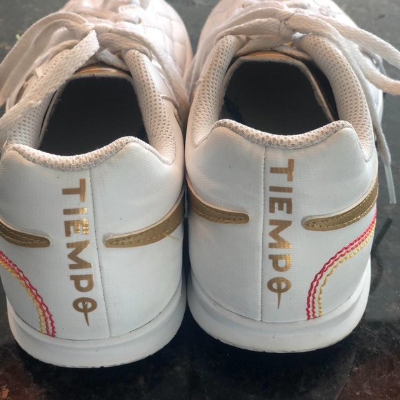 💥SOLD💥
Nike R10 Tiempo Sneakers - Picture 4 of 5